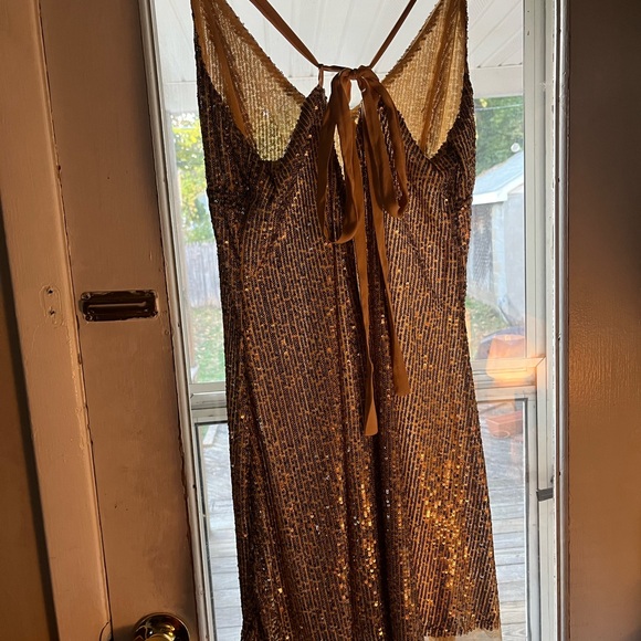 Free people gold sequin dress never worn- runs small XL - Picture 4 of 4